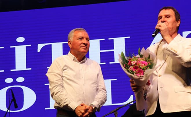 Honaz Kiraz Festivali’nin 48. Yılı Coşkuyla Başladı, Sanatçı Mithat Körler Konser Verdi