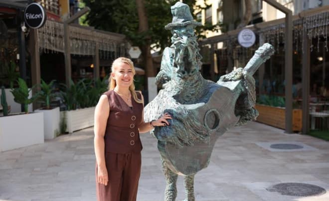 Genç Sanatçıların Eserleri Eflatun Sokak'ta Sergilenmeye Başladı