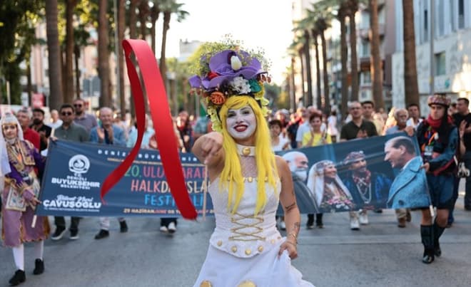 Denizli'de 20. Uluslararası Halk Dansları Festivali coşkuyla başladı