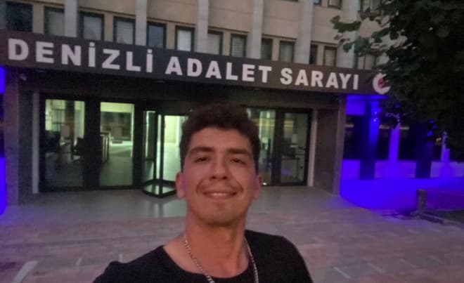 Denizli'de Avukat Topcan'dan Göktaş'ın Tutuklanmasına Protesto: "Masumdur, Serbest Bırakılmalıdır"