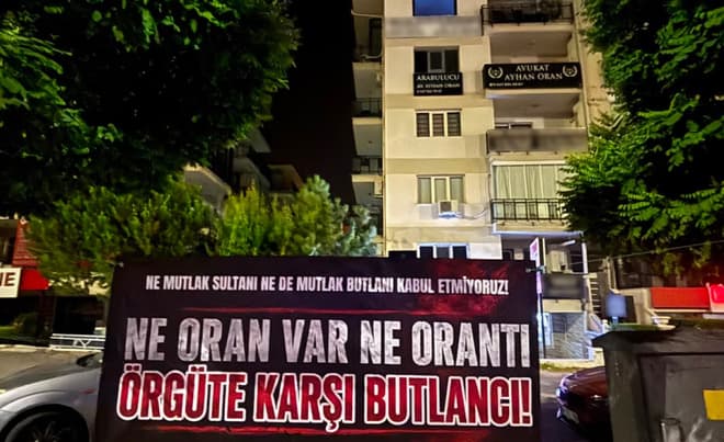 Denizli CHP Gençlik Kolları'ndan Pankartlı İsyan: "Ne Oran Var Ne Orantı!"