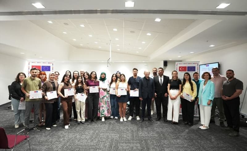 Denizli Büyükşehir ile gençler dijital tasarım alanında uluslararası sertifika kazandı