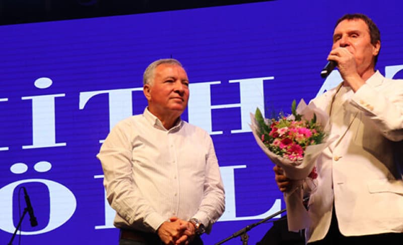 Honaz Kiraz Festivali’nin 48. Yılı Coşkuyla Başladı, Sanatçı Mithat Körler Konser Verdi