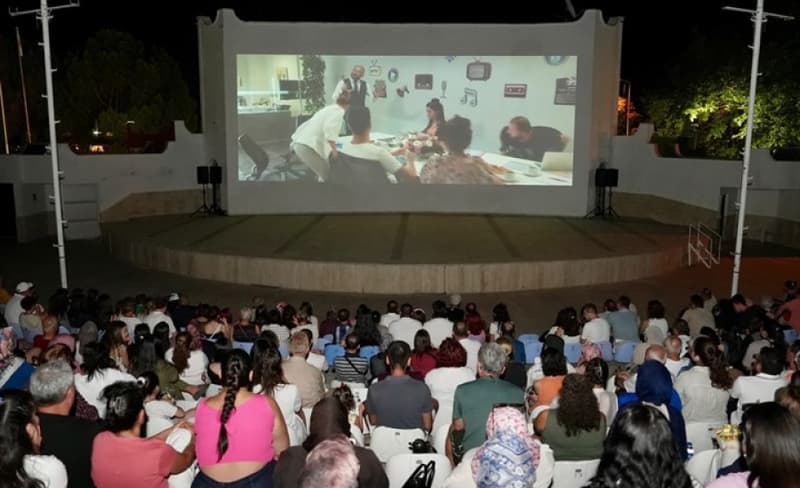Denizli'de Yaz Akşamlarını Renklendiren Nostaljik Sinema Keyfi